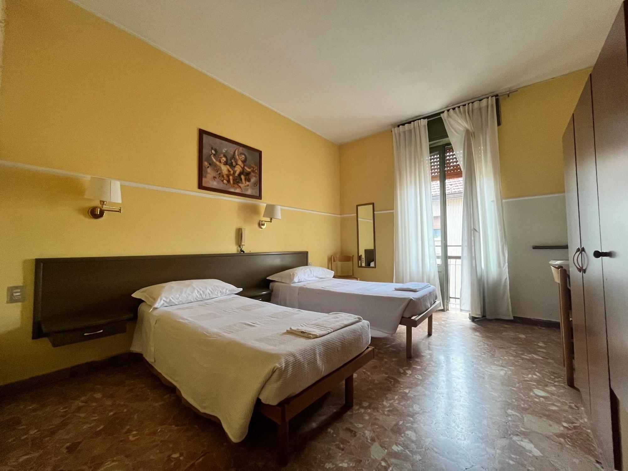 Hotel Parini Cesano Boscone Ngoại thất bức ảnh